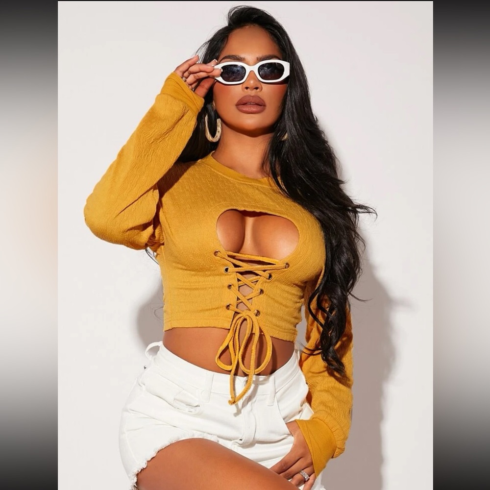Short sweatshirt with drawstring opening